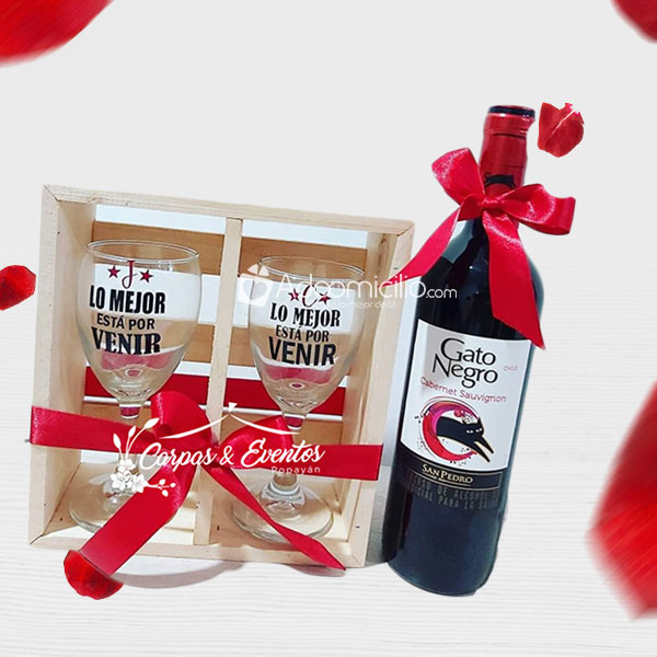 Regalos en Copas personalizadas Amor y Amistad con Vino gato Negro