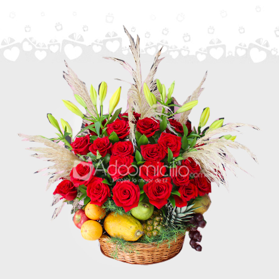 Arreglo Frutal Con Rosas Y Lirios Para Mama A Domicilio Pereira 