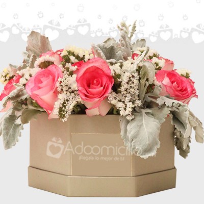 Arreglo Floral En Caja Con Rosas En Monterrey Pedido Con 2 Días De Anticipación